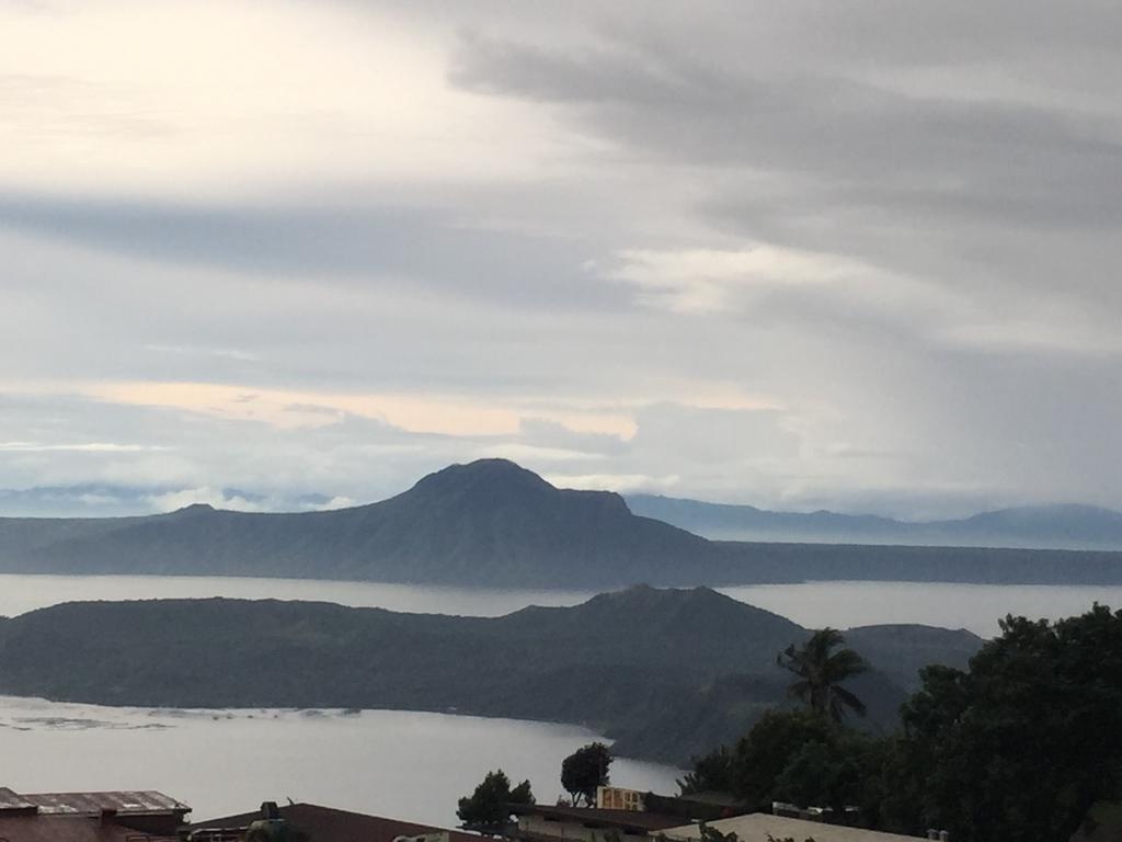 Ron'S Condo Overlooking The Lake Tagaytay City Eksteriør billede